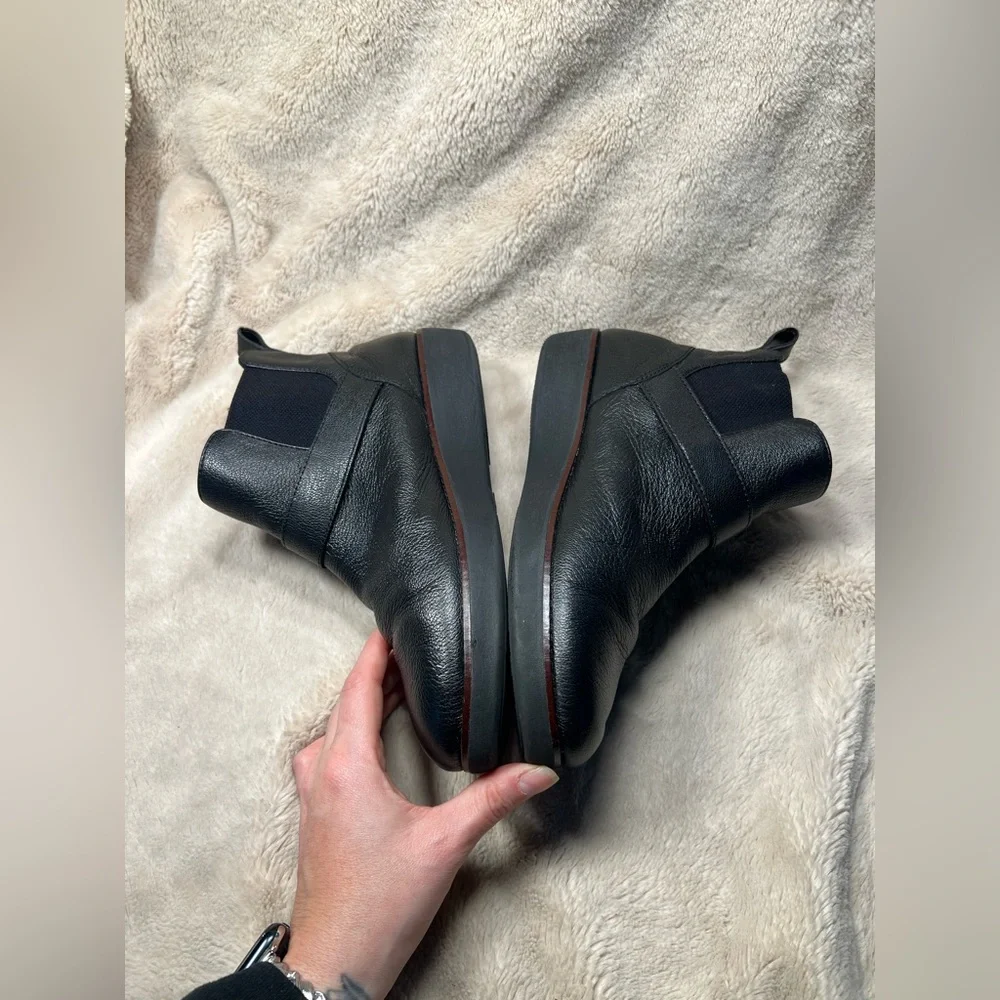 FitFlop Bria Buckle Leather Chelsea Boot Size 8 - Picture 3 of 7